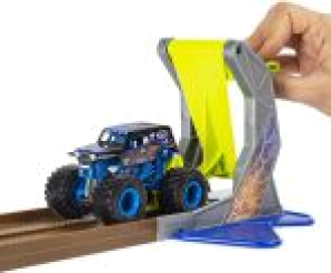 6045029.MONSTER JAM 1:64 BASIC STUNT P.LAYSET ASST